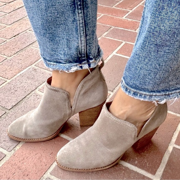 Jeffrey Campbell Rosalee Booties Block Heel Ankle Boots Gray Taupe Suede Size 7 - Picture 6 of 16